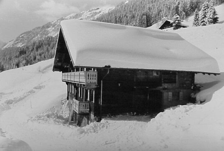 Chalet de location l'Anta Rousa à Champéry en février 1999 sous la neige