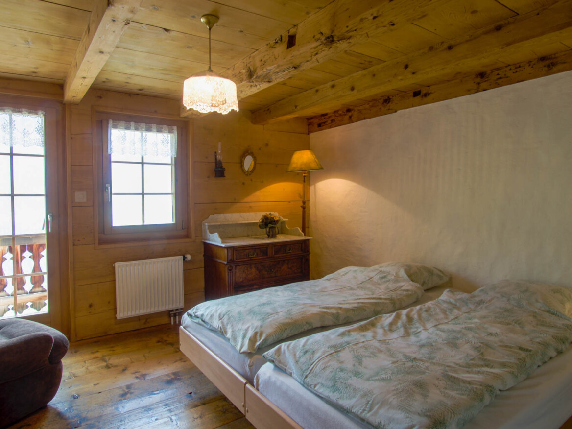 Chambre au rez du chalet de location l'Anta Rousa à Champéry