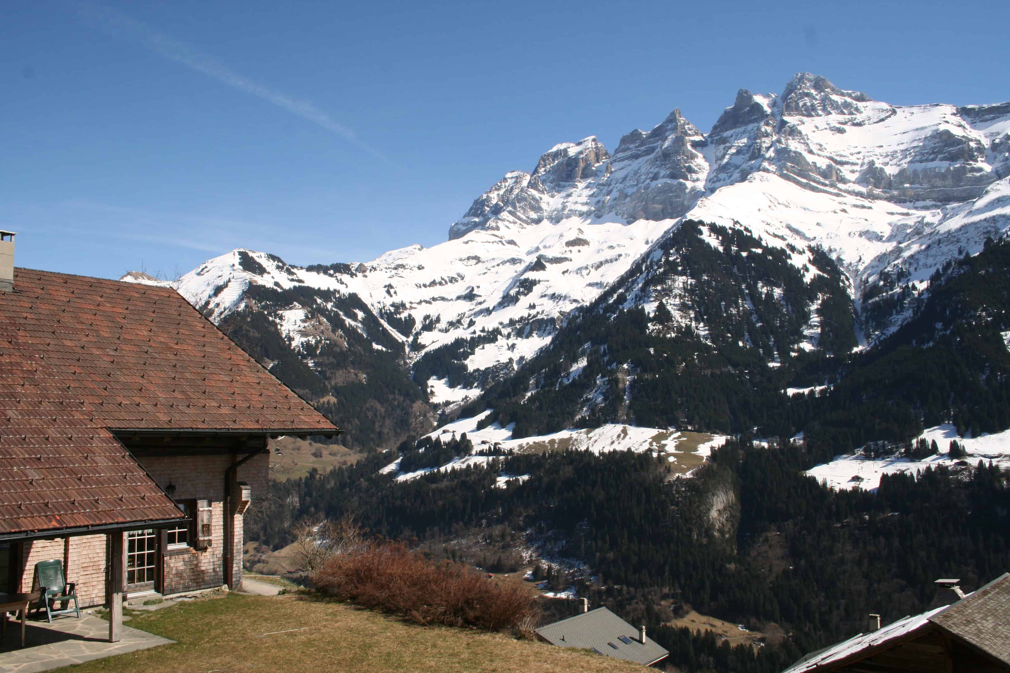 Photo du chalet de vacances l'Anta Rousa à Champéry avec les Dents du Midi